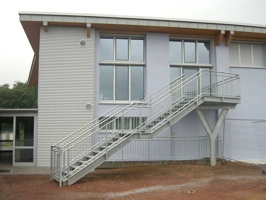 Treppen und Steigleitern